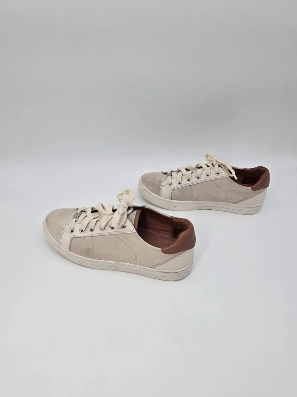 Coach Paddy Suede Sneaker Color Cream and Tan Size 7.5US